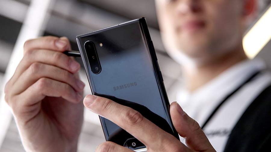 The court on the complaint of Samsung on the ban on the sale of a number of smartphones postponed until January