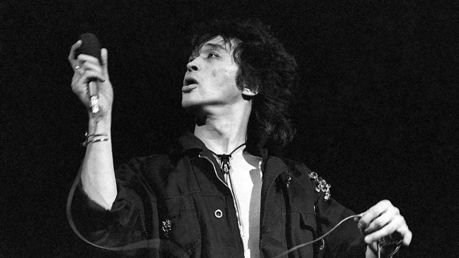 The Moscow Manege will show 76 paintings and drawings by Viktor Tsoi