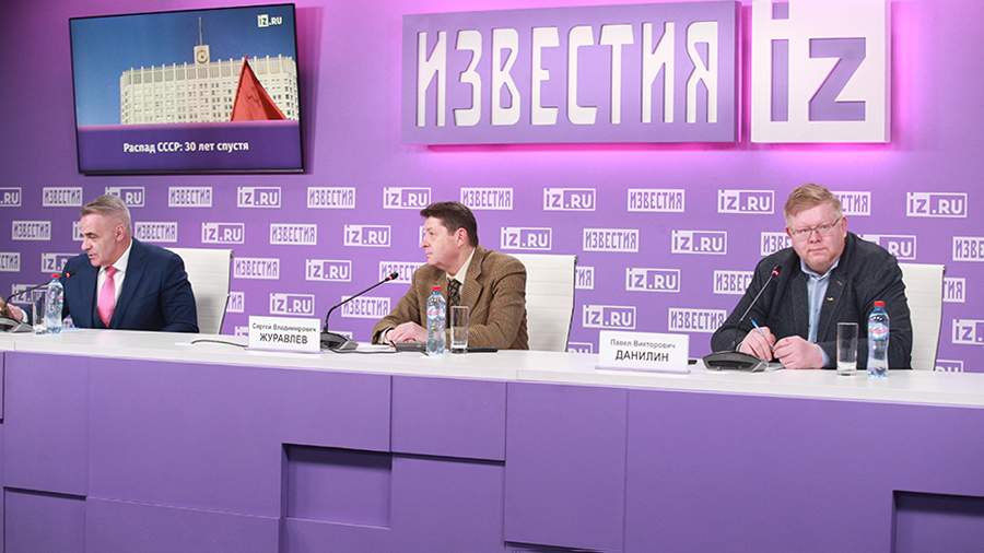The Izvestia MIC is discussing the impact of the collapse of the USSR on modern Russia.  Broadcast