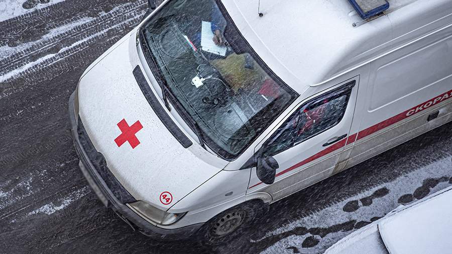 A bus with shift workers flew into a ditch off the highway in the Khabarovsk Territory