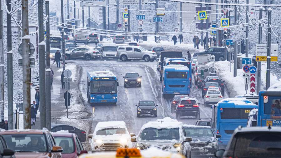 Muscovites warned about traffic jams due to snowfall