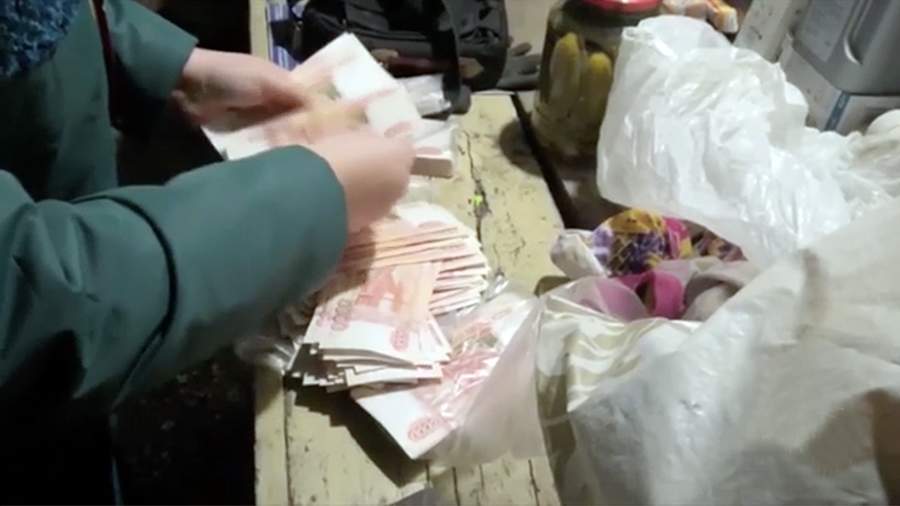 The police found a cache of money stolen by a cashier from Achinsk