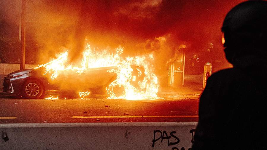In France, hooligans set fire to more than 870 cars on New Year’s Eve