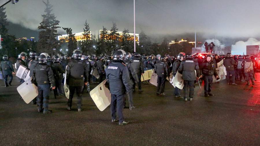 Security officials sided with protesters in Aktau