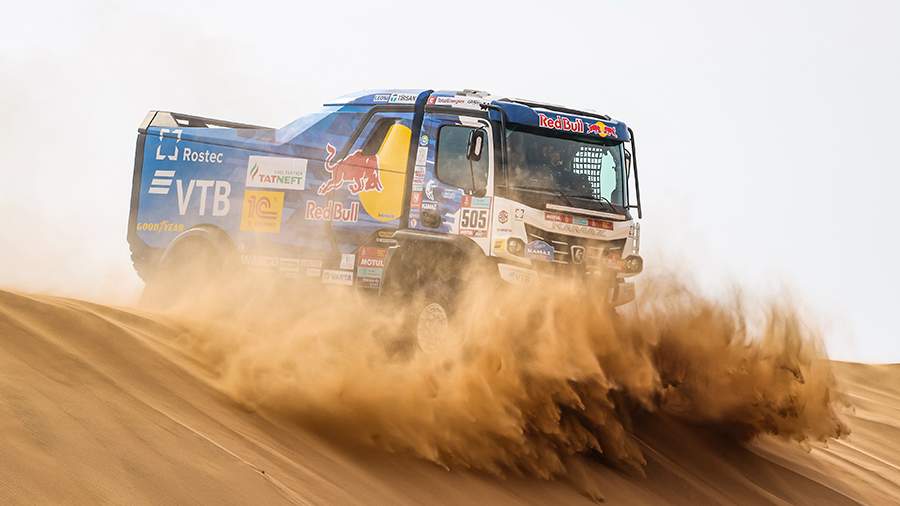 The crew of Russian Nikolayev took first place in the prologue of the Dakar rally