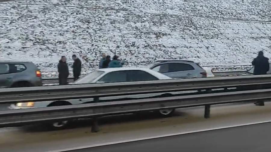 Ten cars collided on a section of the Tavrida highway in Crimea