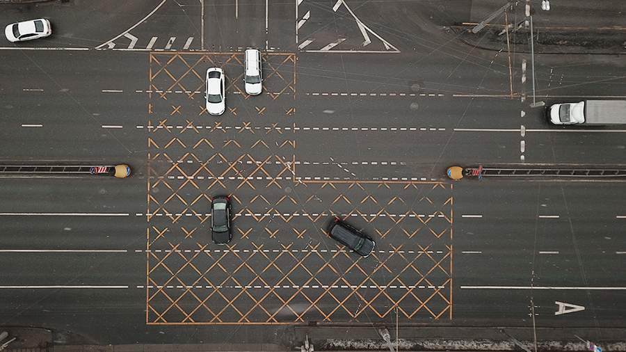 The expert reminded drivers of the fine for leaving the “waffle” markings