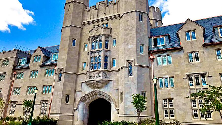 At US university, an armed man took several people hostage