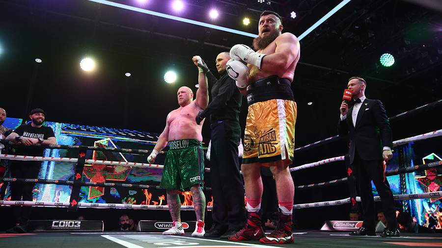 Coach Andreeva accused Topor of deliberately losing the fight with Novoselov
