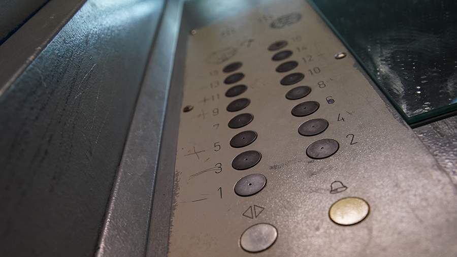 A man who attacked a girl in an elevator at home was detained in Surgut
