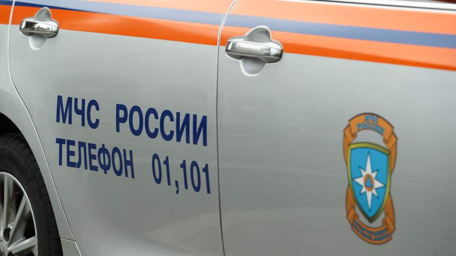 In the Murmansk region, rescuers are looking for a man and his son