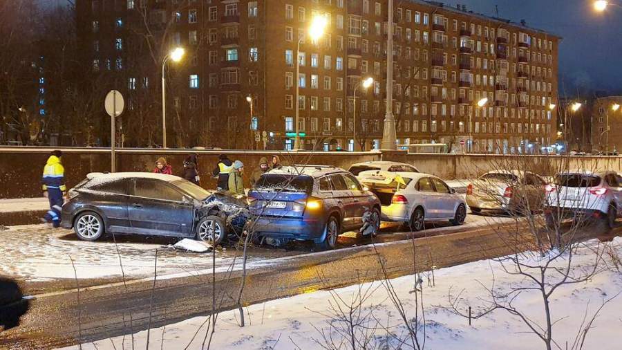 Seven cars collided on Dmitrovskoye Highway in Moscow