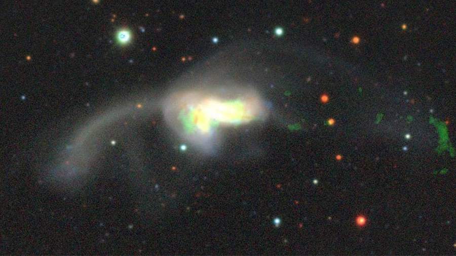Astronomers discover illuminated giant clouds of gas Astronomers discover illuminated giant clouds of gas