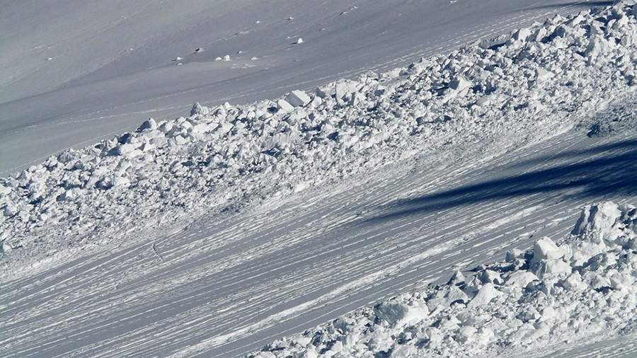 On Sakhalin, two avalanches blocked the road On Sakhalin, two avalanches blocked the road