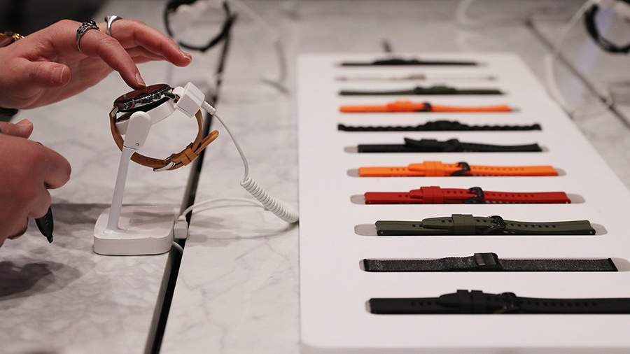 The doctor warned about the dangers of smart watches for health
