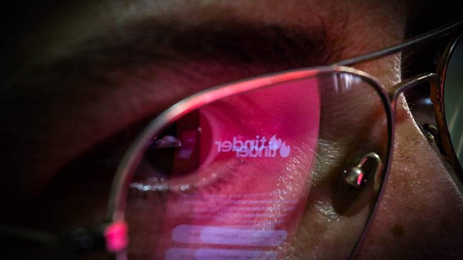 Tinder scammer robbed hundreds of women