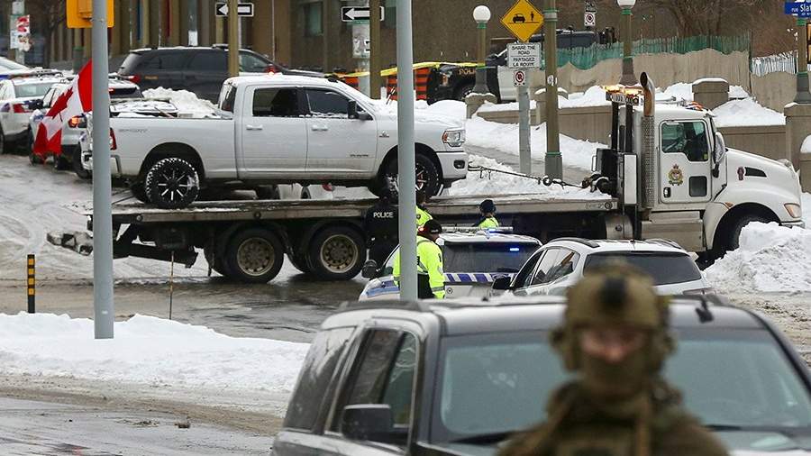 2022-02-20T191300Z_1301236097_RC2PNS963MV3_RTRMADP_3_HEALTH-CORONAVIRUS-CANADA-TRUCKING.JPG.jpg