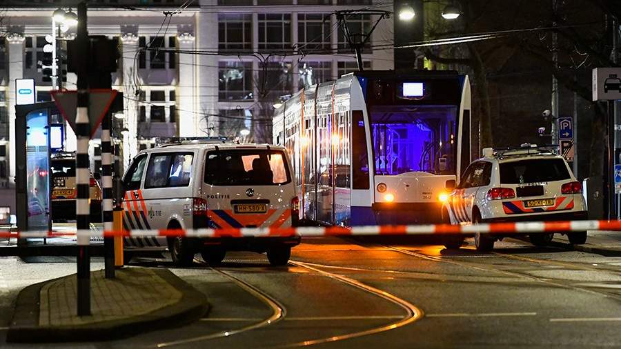 Gunman takes Apple Store customer hostage in Amsterdam