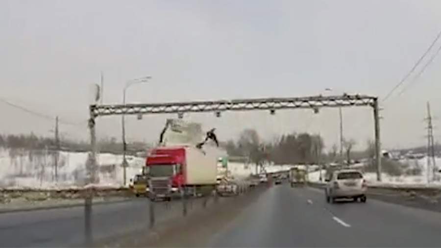 One person died after a truck collided with a truck crane on Dmitrovskoye Highway