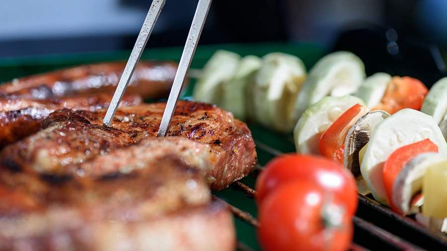 Nutritionist Solomatina spoke about the correct selection of products when eating meat