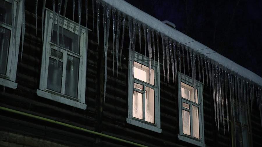 A six-year-old girl was injured due to falling ice in Nizhny Novgorod