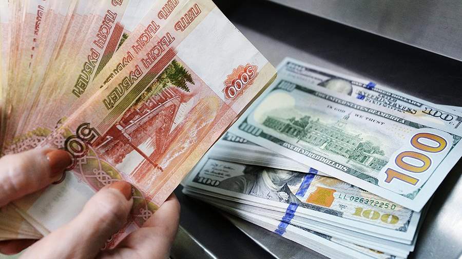 Banks began to sell dollars at 100 rubles