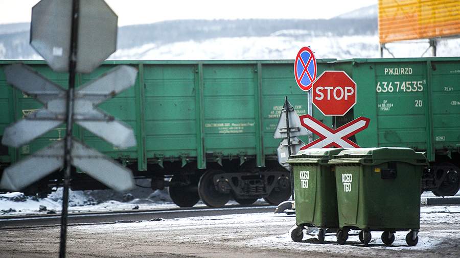 The traffic police reminded about the fines for violation of the rules of the railway tracks