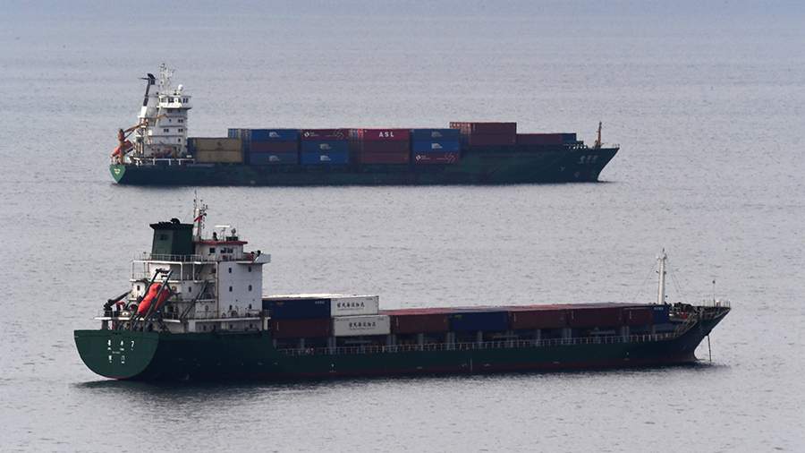The authorities decided not to ban the sea transshipment of grain and fish
