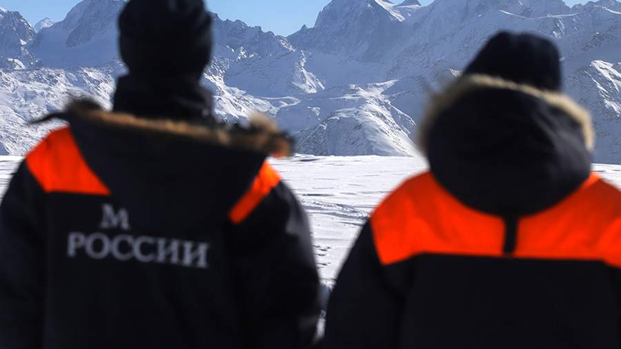 One worker died in an avalanche on Sakhalin