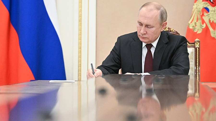 Putin conferred general ranks on 74 military and law enforcement officers