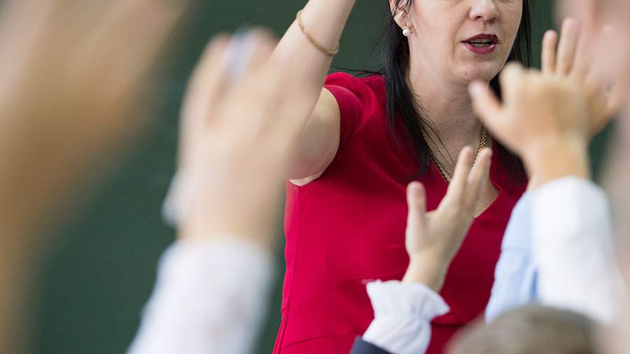 Kravtsov urged to reinstate the teacher fired for Kharms’s poems