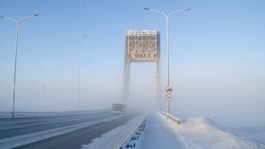 Helicopter makes emergency landing in Yamal