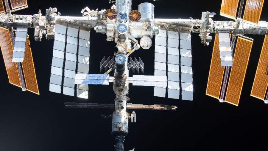 «Роскосмос» проведет маневр уклонения МКС от космического мусора
