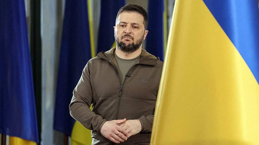 https://cdn.iz.ru/sites/default/files/styles/900x506/public/news-2022-05/2022-04-23T203107Z_1479444792_RC25TT9HBWXM_RTRMADP_3_UKRAINE-CRISIS-ZELENSKIY.JPG.jpg?itok=a4zl-ELv