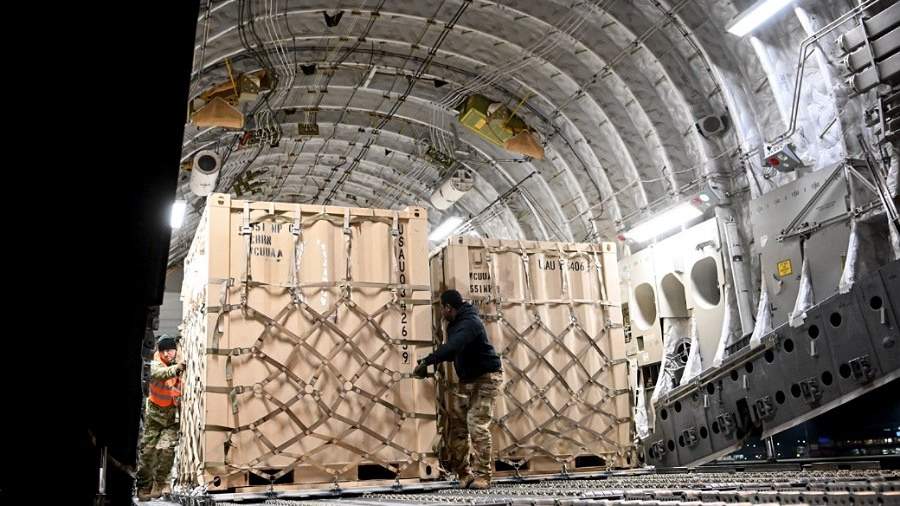 Поставка гуманитарной помощи и оружия 