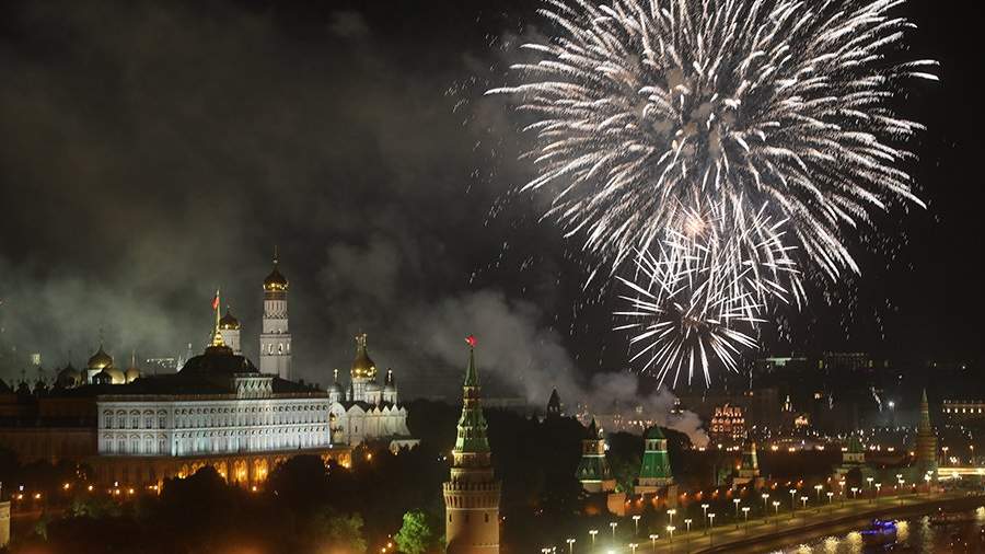 Во сколько будет салют на красной площади