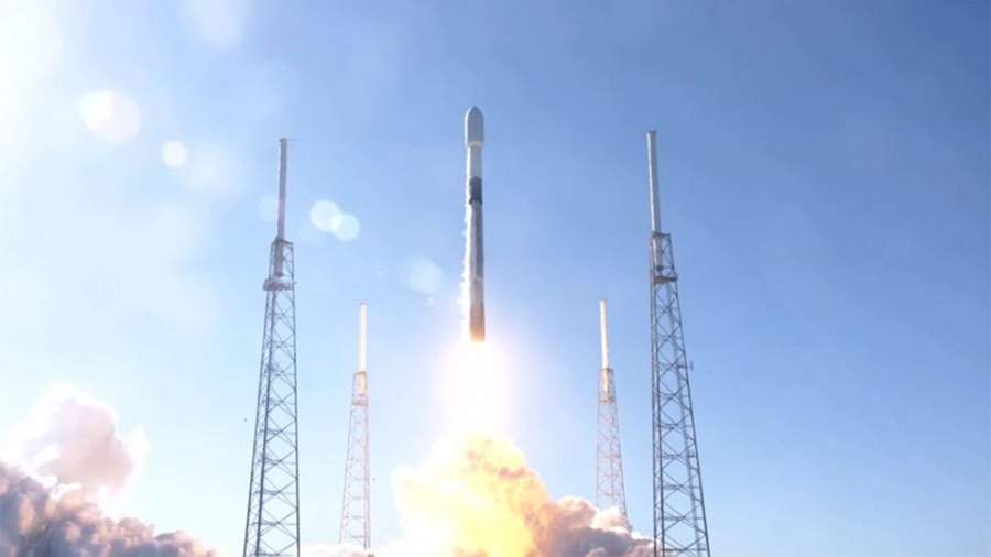 SpaceX запустила Falcon 9 с египетским спутником

