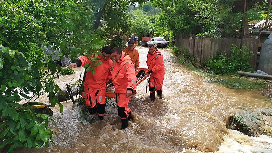 В МЧС рассказали о ликвидации последствий дождевого паводка в Крыму
