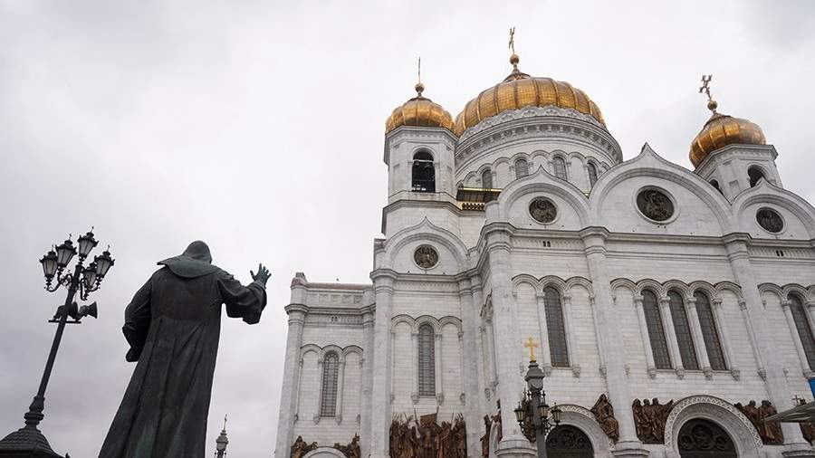 Служители храма христа спасителя в москве