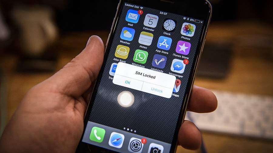 Покупателям iPhone 14 в РФ посоветовали проверять наличие слота для SIM-карты
