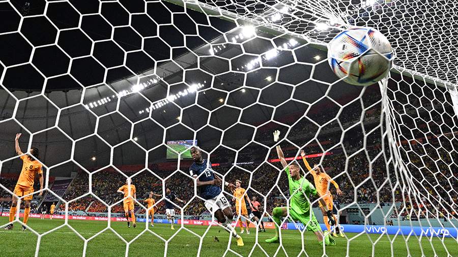 Сборные Нидерландов и Эквадора сыграли вничью в матче ЧМ-22 по футболу
