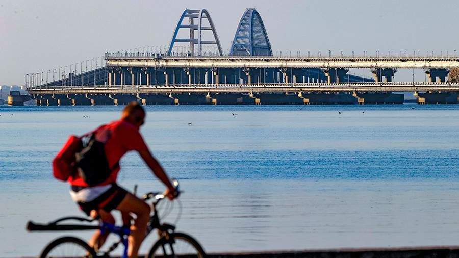 Поезд Симферополь — Москва отправился из Керчи через Крымский мост ...