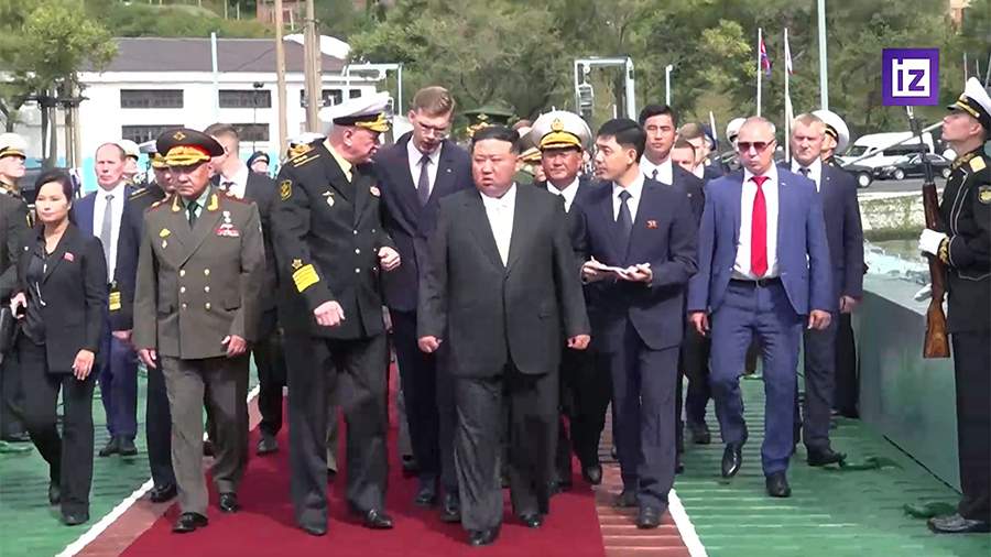 Шойгу и Ким Чен Ын прибыли на фрегат «Маршал Шапошников»