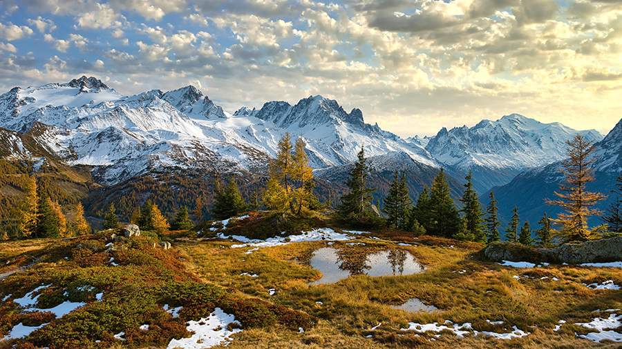 Снежные Альпы с вершиной Монблан