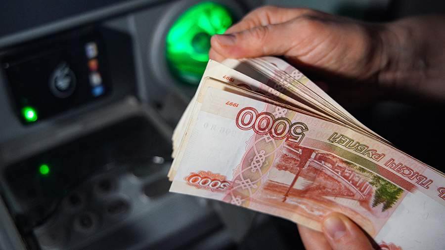 фальшивые деньги в беларуси. деньги в банкомате. снять деньги с карточки. снятие денег в банкомате. снятие денег через банкомат.