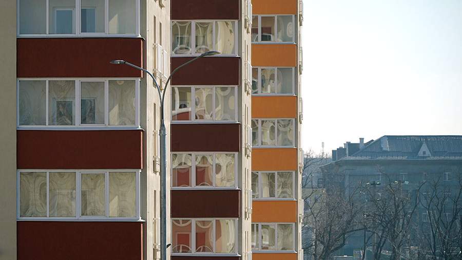 В Москве женщина выпала с третьего этажа при мытье окон | Новости ...