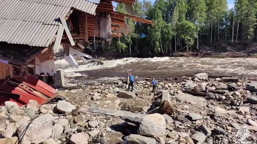 Прорыв дамбы на балтийском канале