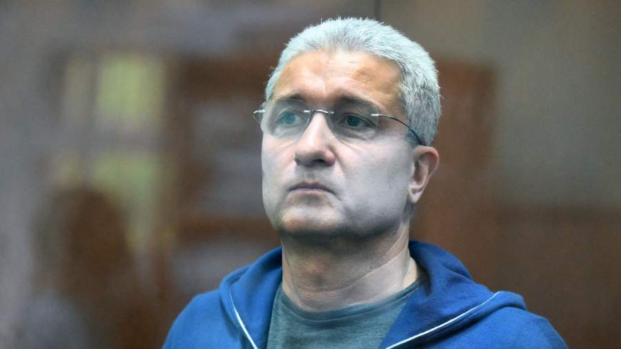 Дело генерала Иванова. Как бывший замглавы Минобороны стал обвиняемым в получении взяток на миллиард