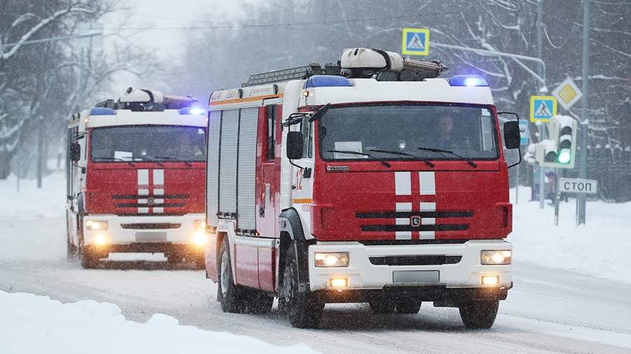 Площадь пожара на территории промзоны в Гатчине увеличилась до 1,9 тыс. кв. м.
Площадь пожара на территории промзоны в Гатчине увеличилась до 1,9 тыс. кв. м.