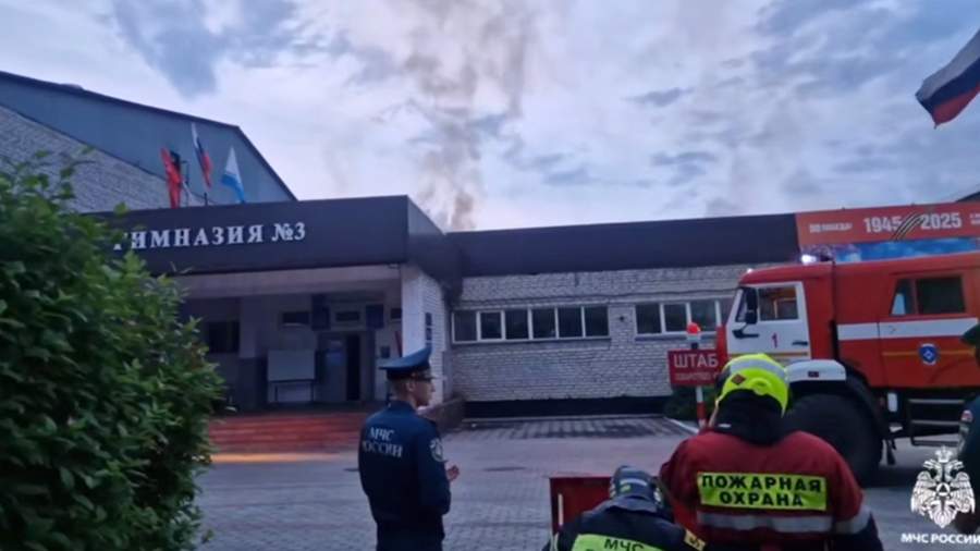 В Горно-Алтайске произошел пожар в гимназии на площади 1 тыс. кв. м